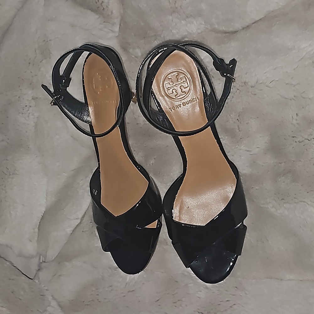 Tory burch/ Tory Burch Patent Leather Gold logo heels